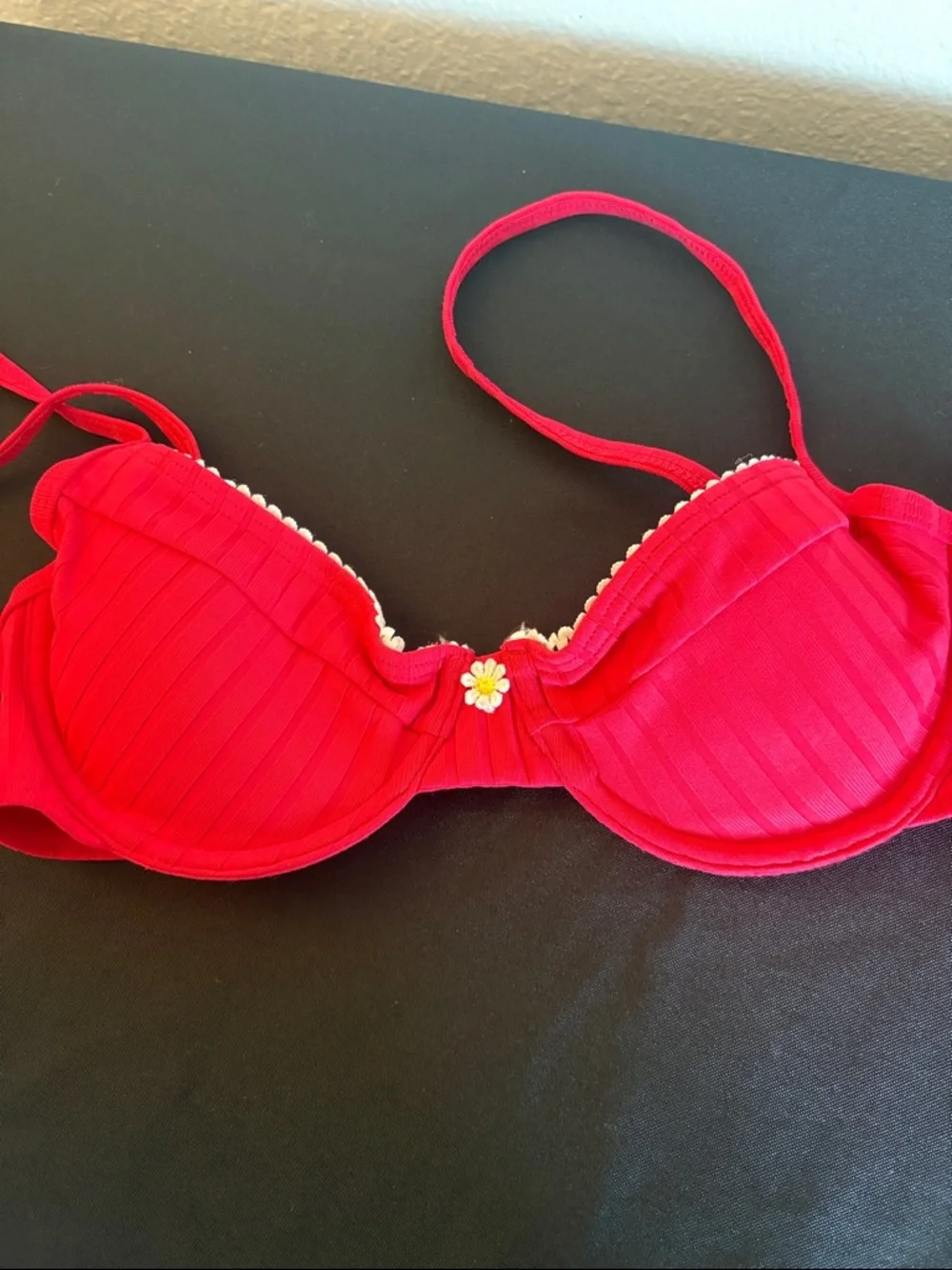 Red Women's Ribbed Bikini Set with Daisy Accent